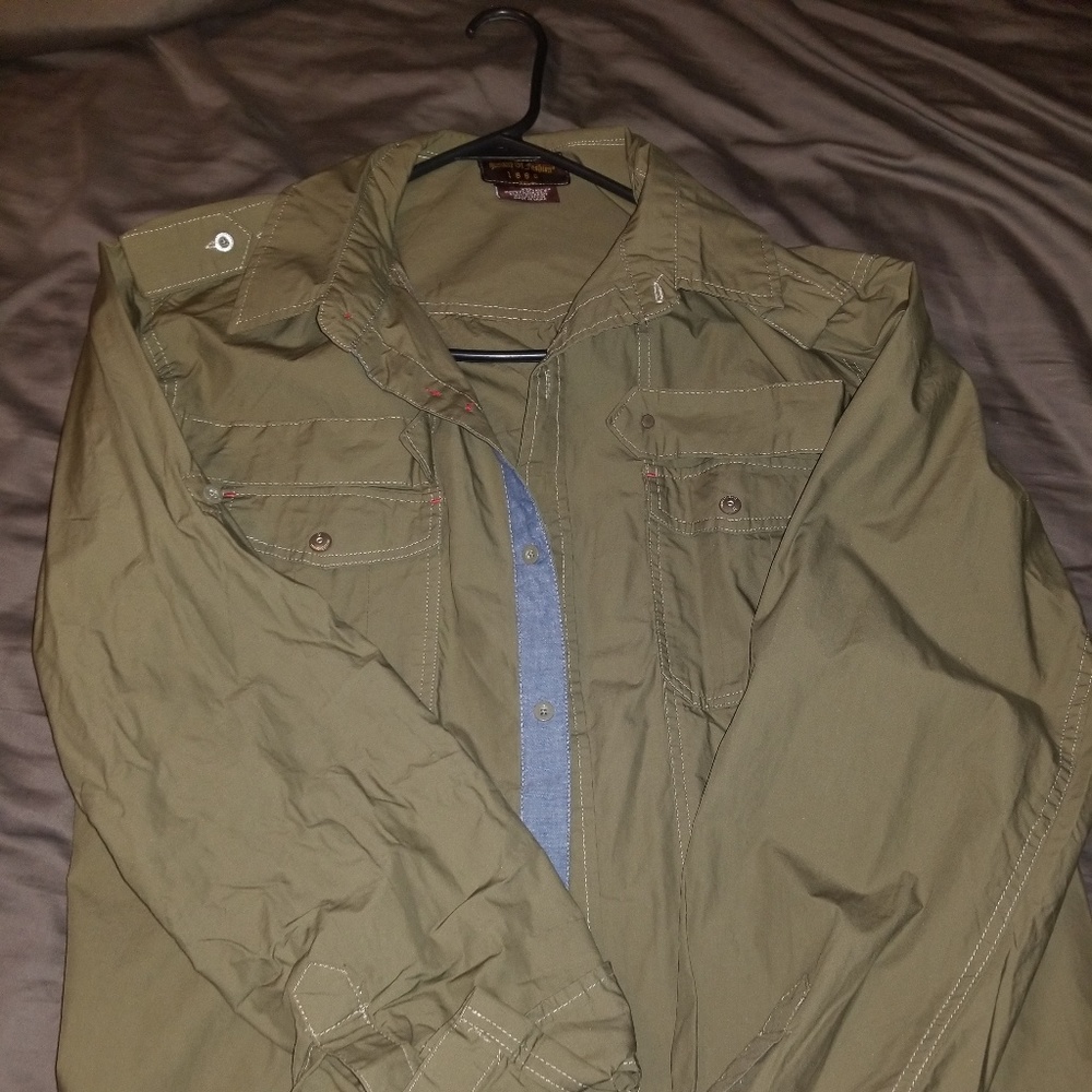 Jamaican style button down 🔥🔥 🔥